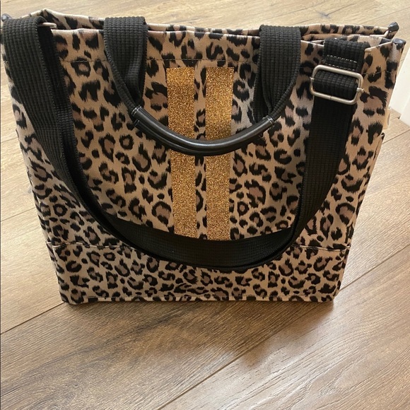 NWOT! LUXE NORTH SOUTH BAG: GREY LEOPAR - Picture 2 of 8